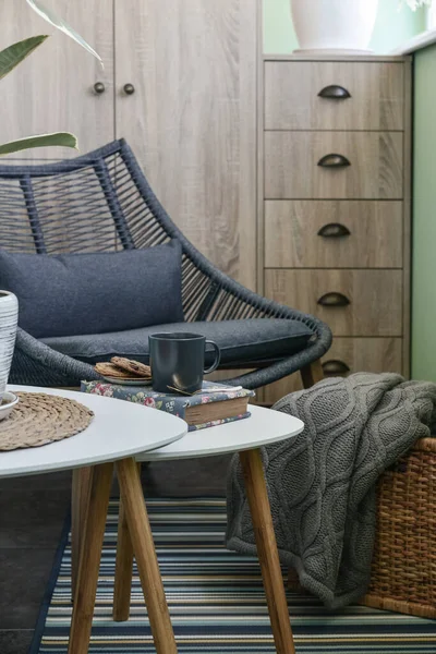 Intérieur Balcon Confortable Avec Des Murs Verts Coin Salon Avec — Photo