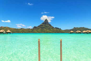 Lüks bungalov T Bora Bora Adası'Otemanu Mountain görüntüleme