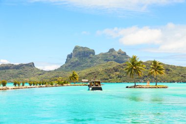 Tekne servisi istasyonda Bora Bora, Tahiti, Fransız Polinezyası