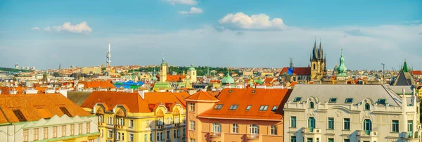 Prag, Çek Cumhuriyeti başkenti renkli çatılar 