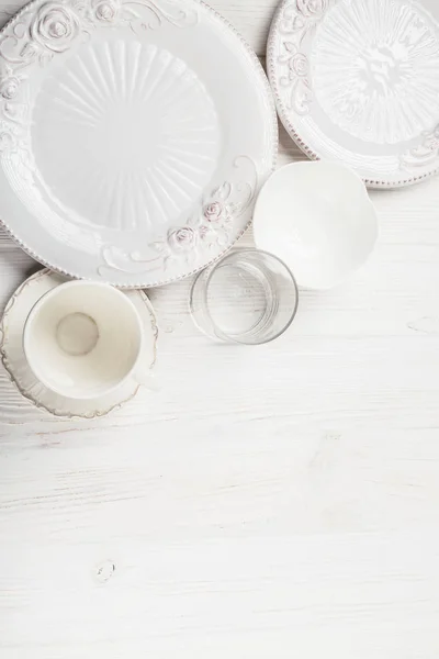 White plates and cups table setting on white wooden background, — Stock Photo, Image