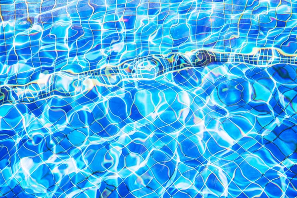 Hintergrund des blauen Swimmingpools gerissen Wasser 8 — Stockfoto