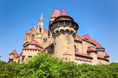 Burg Kreuzenstein Lower Austria'deki / daki Leobendorf yakınındaki bir kaledir, 