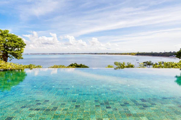 Vista Piscina Tropical Infinita Con Fondo Mar Agradable — Foto de Stock