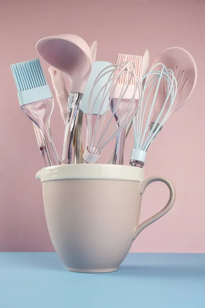 Large ceramic cooking bowl with mix kitchen utensils in pink — Stock Photo, Image