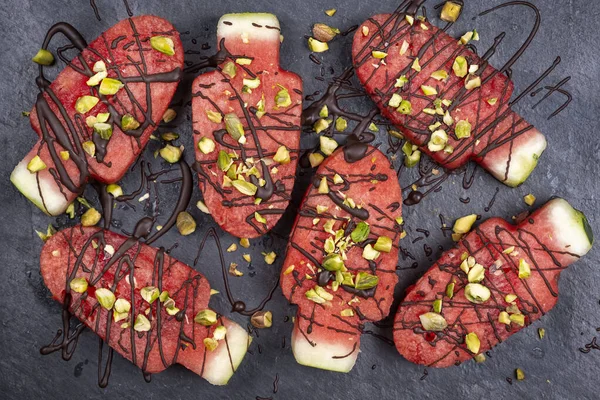 Scheiben Wassermelone Eis Oder Eis Stiel Mit Schokolade Und Pistazien — Stockfoto