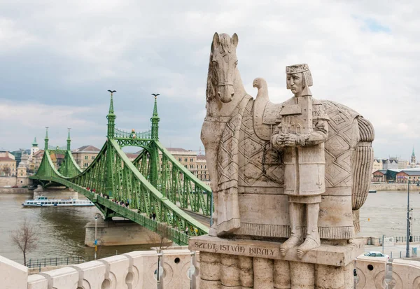 Budapeşte Macaristan kralı Saint Stephen heykeli — Stok fotoğraf