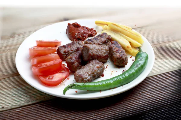 Kofte ist eines der wichtigsten Gerichte der türkischen Küche — Stockfoto