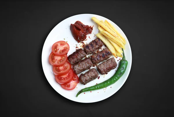 Kofte は、トルコ料理の重要な料理の一つです。 — ストック写真