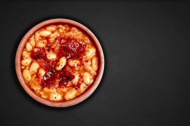 Siyah üzerine kuru fasulye