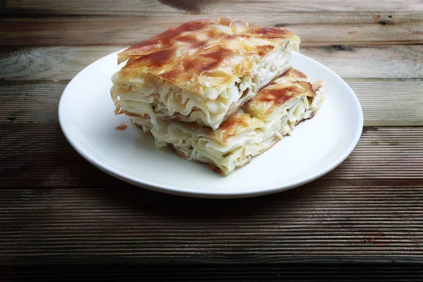 Su sarımsaklı havuç pasta türüdür