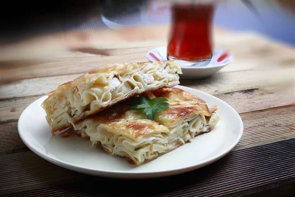 Su sarımsaklı havuç ve çay