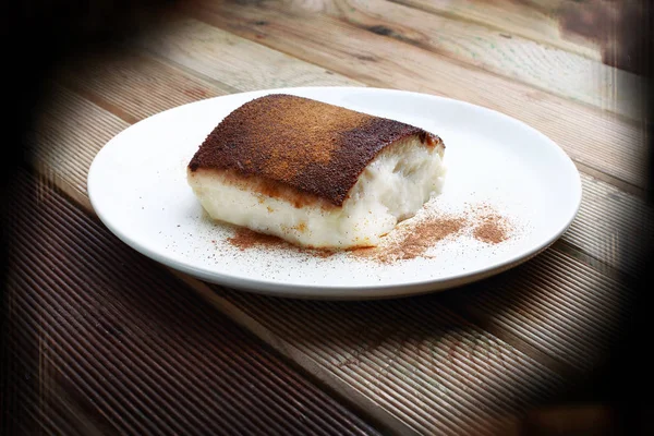 Kazandibi oder kasan dibi ist ein türkisches Dessert — Stockfoto