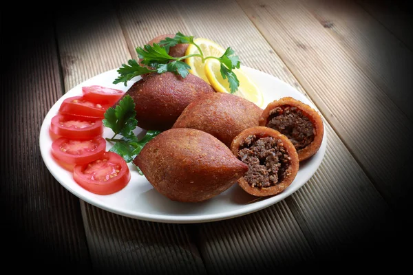 İçli köfte Ortadoğu mutfağında popüler bir yemektir