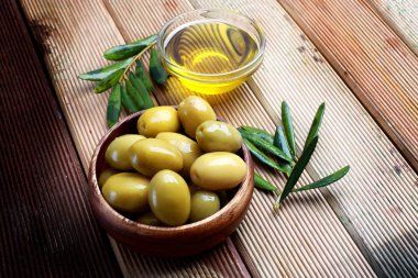 Organik yeşil zeytin