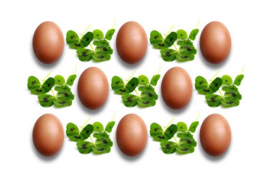 dört yapraklı yonca ve yumurta