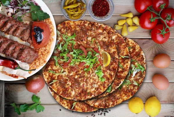 Λαχματζούν Και Άδανα Κεμπάπ Παραδοσιακό Τούρκικο Φαγητό — Φωτογραφία Αρχείου