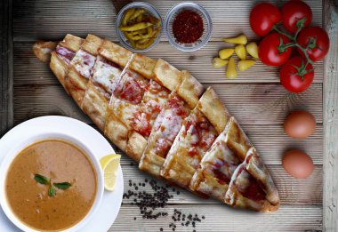Mercimek çorbası ve pide