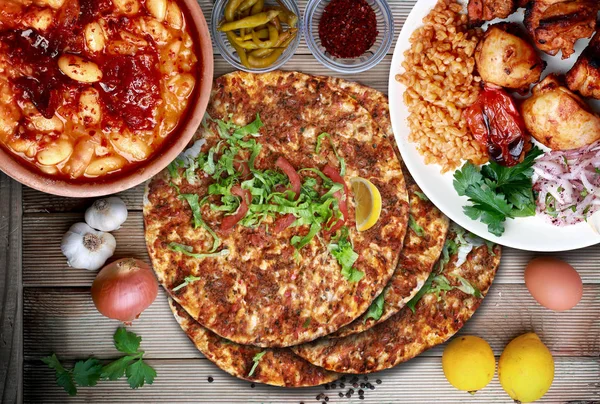 Dry bean, chicken shish and lahmacun — Stock Photo, Image