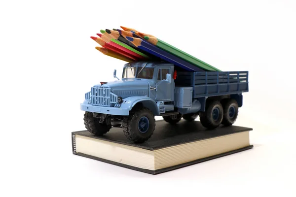 Oyuncak araba kalem durumda 009