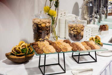 Kekler ve tatlılar ile tablo