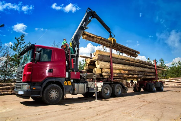 Ahşap araba yükleme