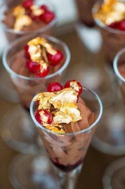 Cam Kavanoz içinde sağlanan renkli tatlılar