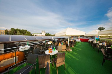 CAF Krakow Vistula Nehri üzerinde bir mavna üzerinde