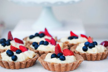 Bisküvi kek beyaz tepsi