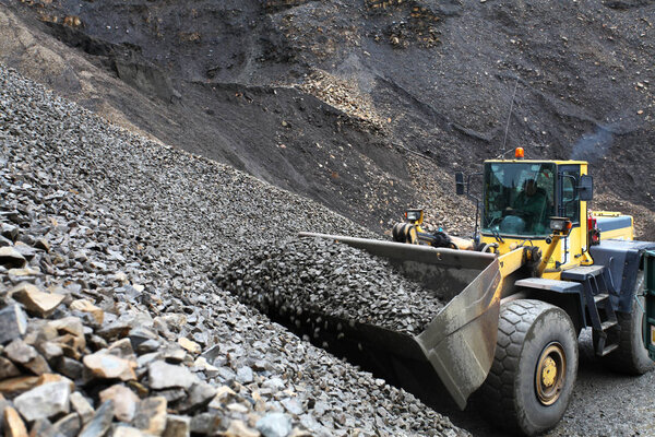 Loading aggregate in the quarry