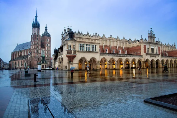 Le marché de Cracovie sous la pluie — Photo