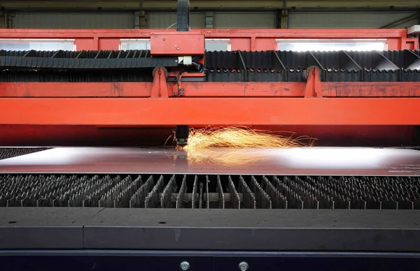 Cortador de plasma en la planta — Foto de Stock