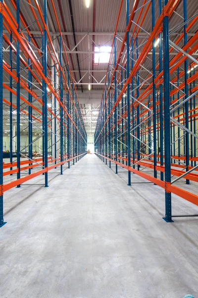 Andamios en una sala de producción de edificios — Foto de Stock