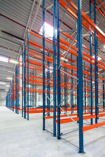 Andamios en una sala de producción de edificios — Foto de Stock