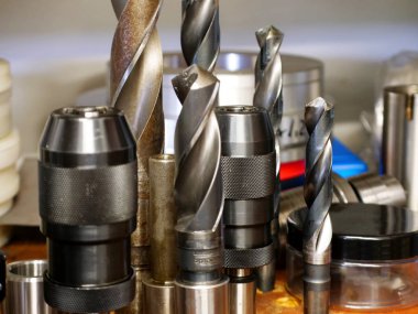 İşleme merkezi çeşitli araçları