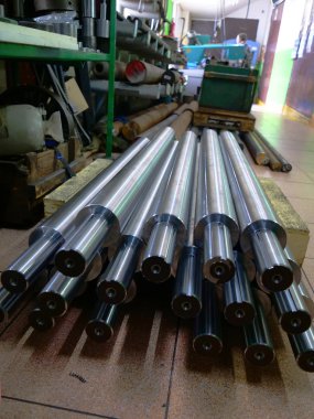 İliştirilmiş öğesi ile iğ universal Torna