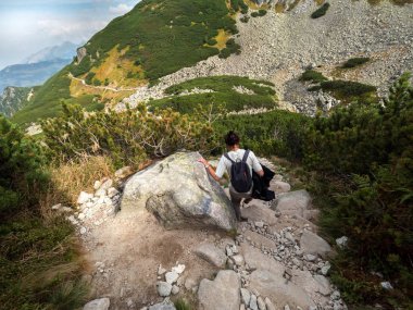Dağlar turistlerin yaz panoraması