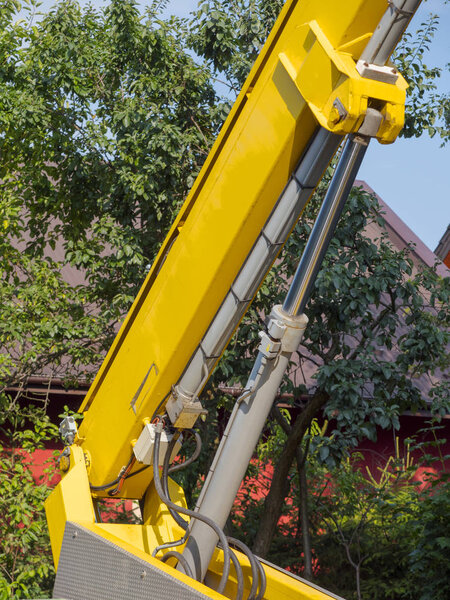 Hydraulic actuator controls used in construction machines