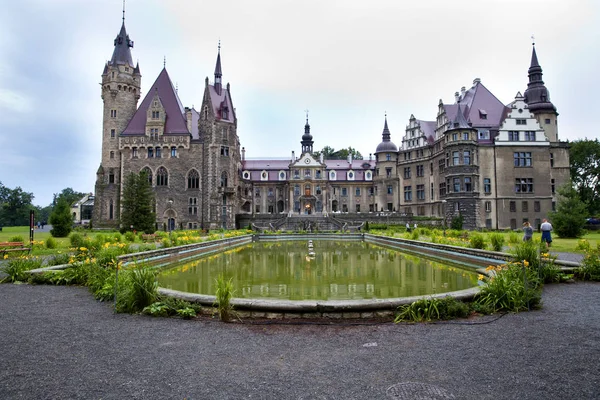 Sarayı ve Parkı Moszna içinde karmaşık