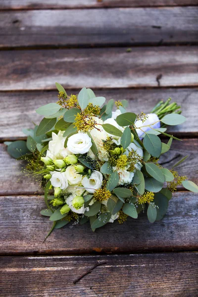 Состав букета цветов для невесты — стоковое фото