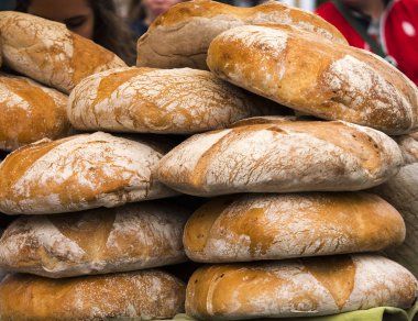Fuarda geleneksel somun ekmek sattı