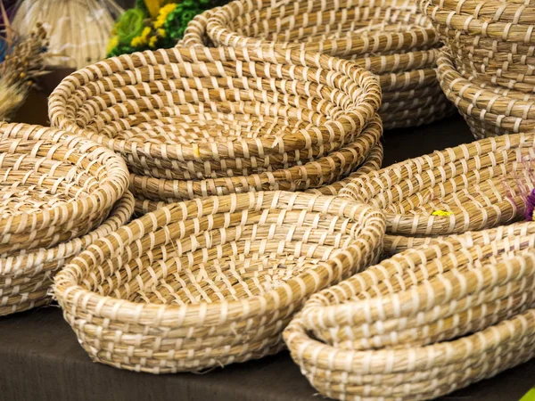 Produtos artesanais tradicionais no mercado — Fotografia de Stock