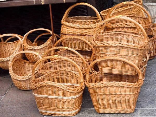 Traditional handicraft products on the market stall — Stock Photo, Image