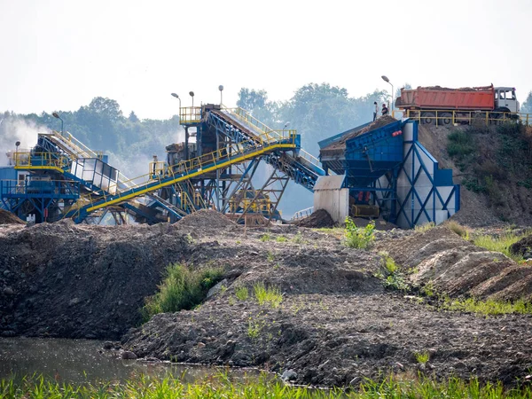 Gravel production of construction aggregates — Stock Photo, Image