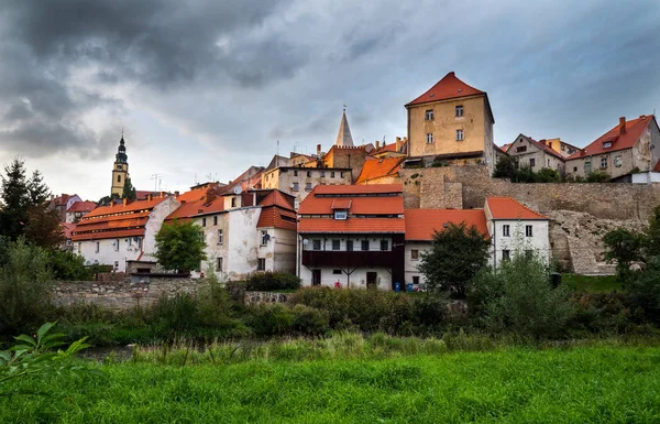 A régi épületek és a város falai Bystrzyca Kodzka — Stock Fotó