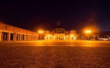 Krakow Merkezi, John Paul II geceleri