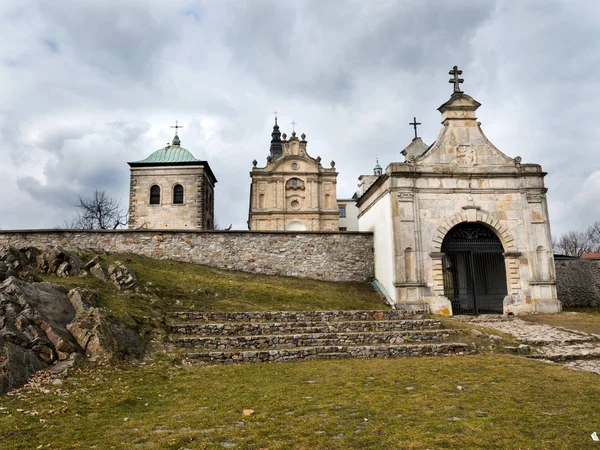 Basílica Inferior Santísima Trinidad Del Santuario Reliquia Santa Cruz —  Fotos de Stock