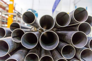 Boru üretim depo raflar üzerinde düzenlenir