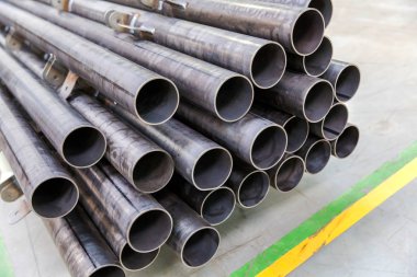 Boru üretim depo raflar üzerinde düzenlenir