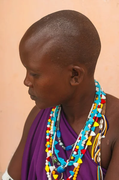 Profile of a beautiful masaai woman — Stock Photo, Image